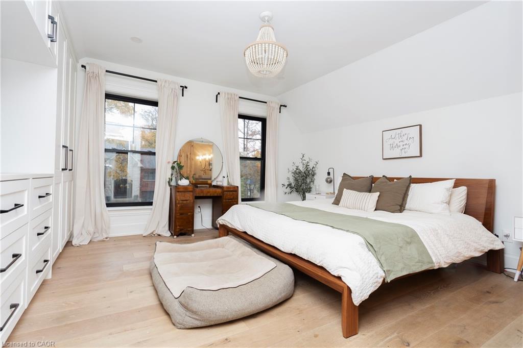 1406 Ontario Street, Burlington, ON - Indoor Photo Showing Bedroom
