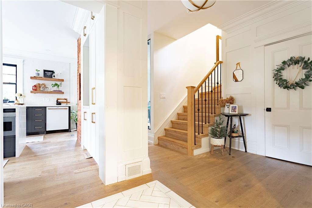 1406 Ontario Street, Burlington, ON - Indoor Photo Showing Other Room