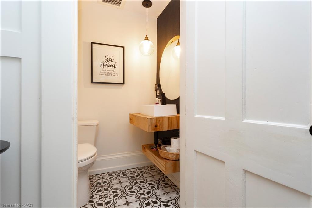 1406 Ontario Street, Burlington, ON - Indoor Photo Showing Bathroom