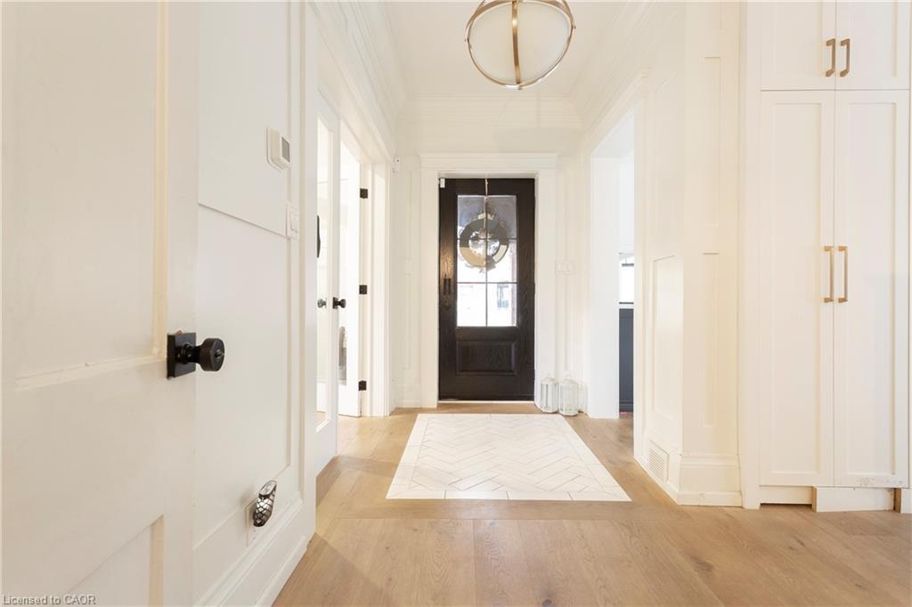 1406 Ontario Street, Burlington, ON - Indoor Photo Showing Other Room