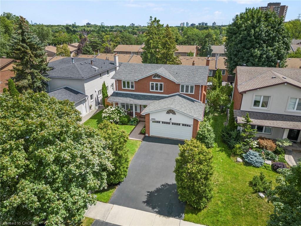 1902 Beechknoll Avenue, Mississauga, ON - Outdoor