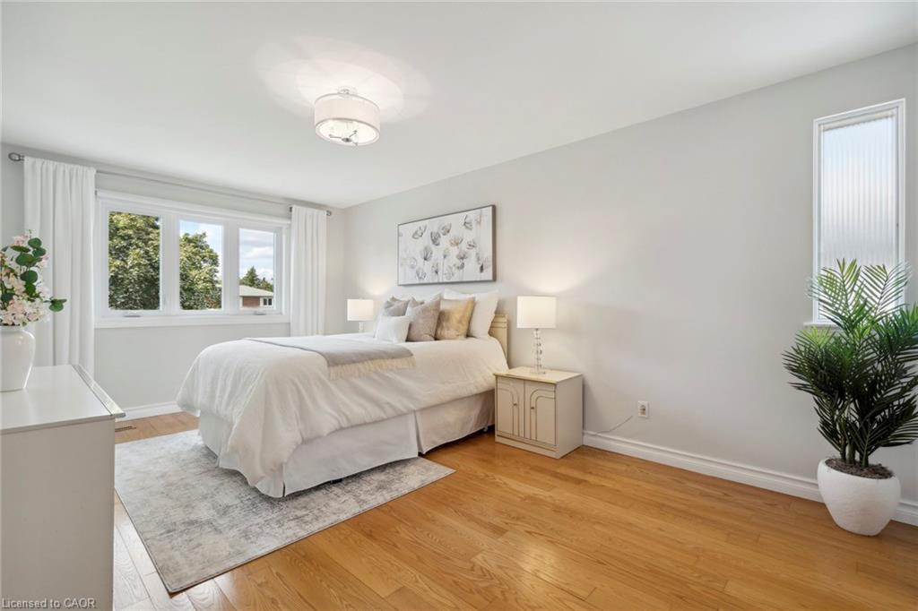 1902 Beechknoll Avenue, Mississauga, ON - Indoor Photo Showing Bedroom