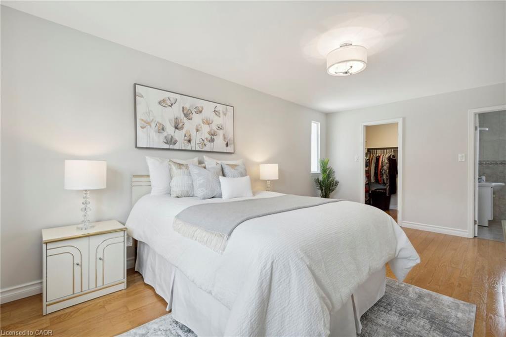 1902 Beechknoll Avenue, Mississauga, ON - Indoor Photo Showing Bedroom