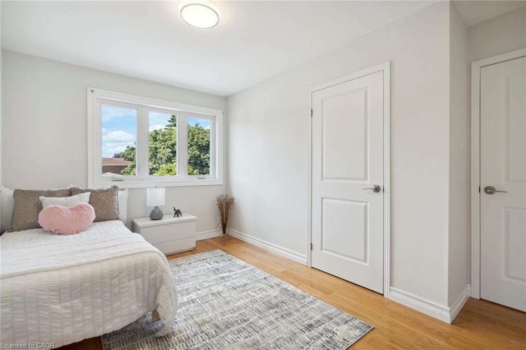1902 Beechknoll Avenue, Mississauga, ON - Indoor Photo Showing Bedroom