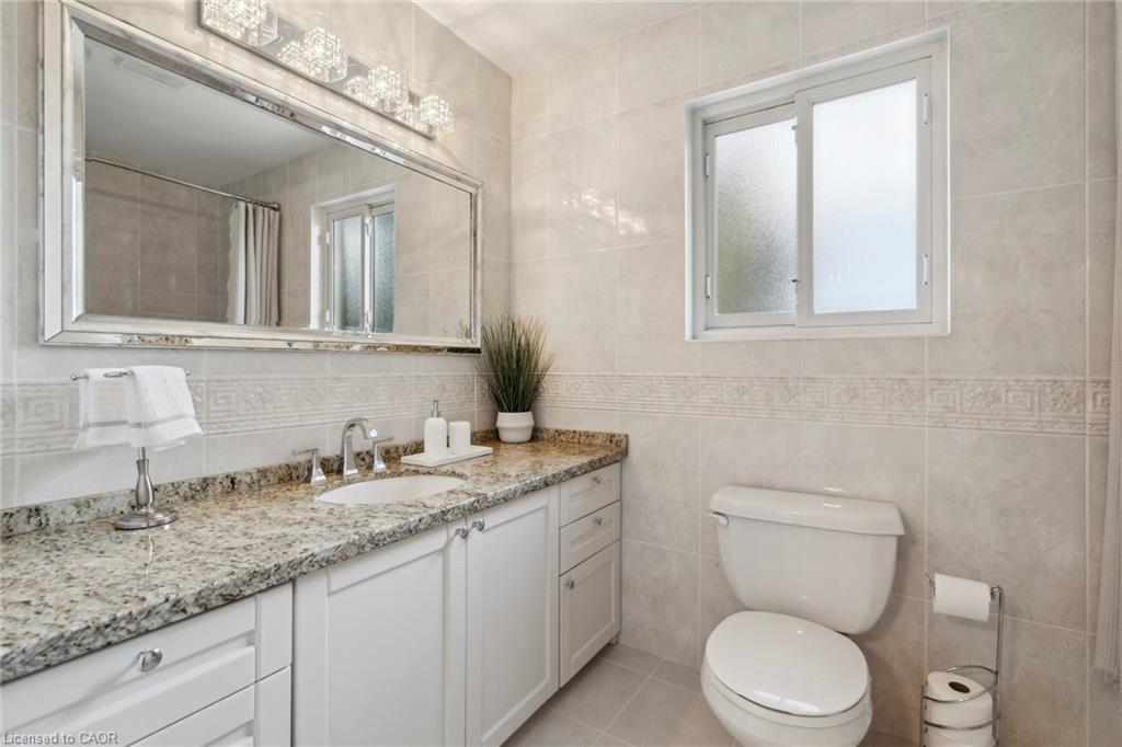 1902 Beechknoll Avenue, Mississauga, ON - Indoor Photo Showing Bathroom