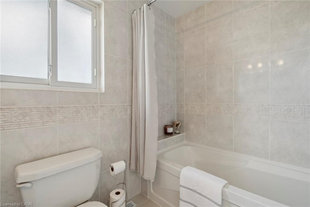 1902 Beechknoll Avenue, Mississauga, ON - Indoor Photo Showing Bathroom
