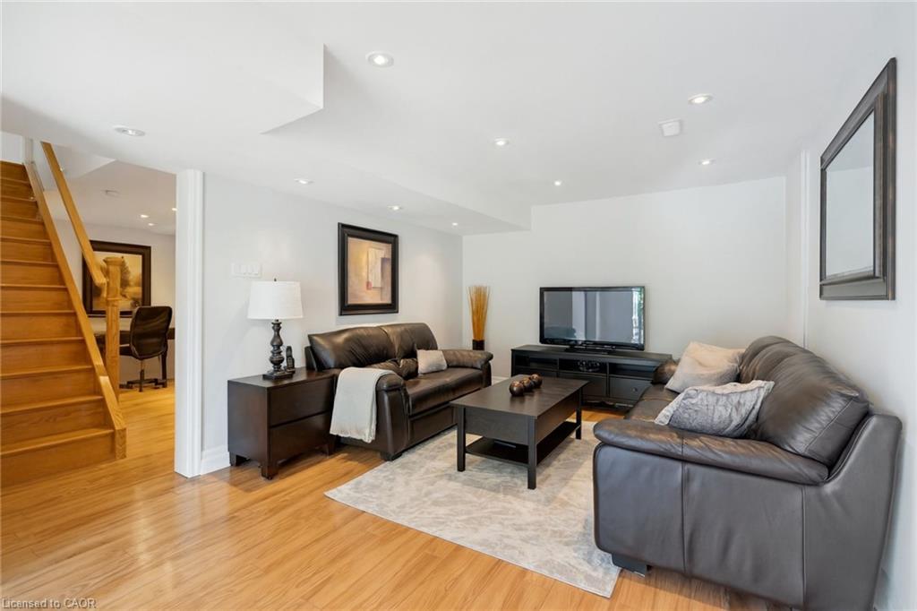 1902 Beechknoll Avenue, Mississauga, ON - Indoor Photo Showing Living Room