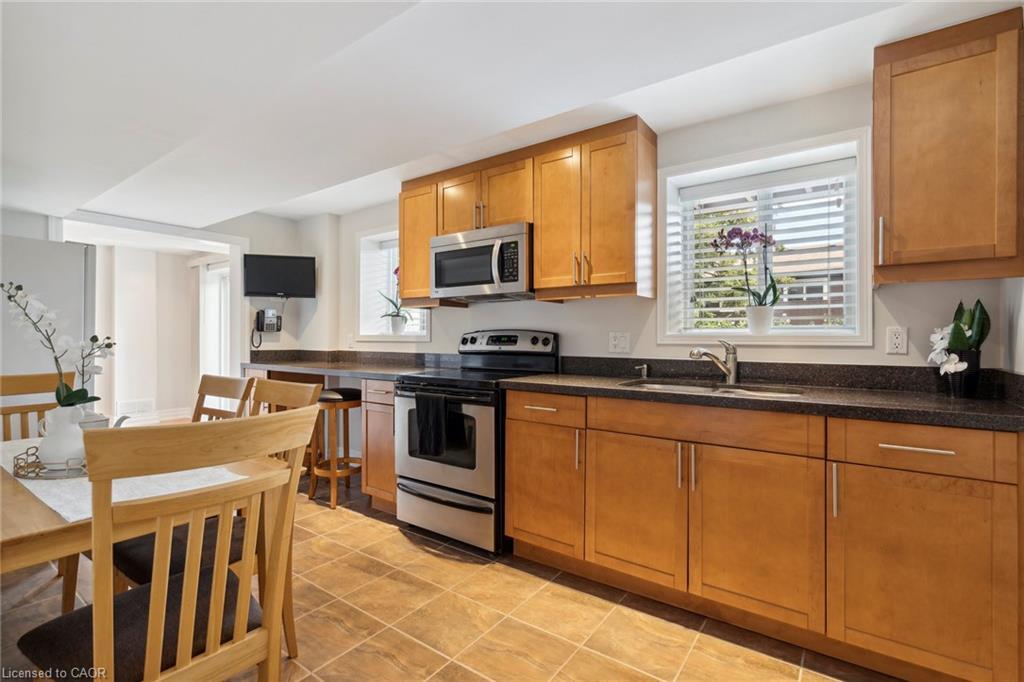 1902 Beechknoll Avenue, Mississauga, ON - Indoor Photo Showing Kitchen With Double Sink