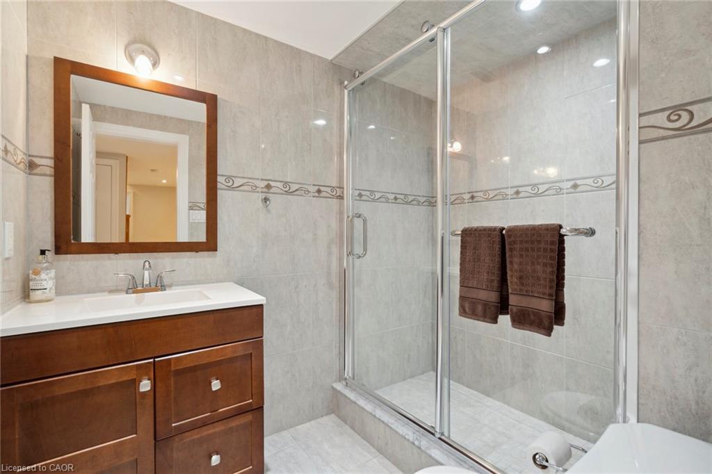 1902 Beechknoll Avenue, Mississauga, ON - Indoor Photo Showing Bathroom