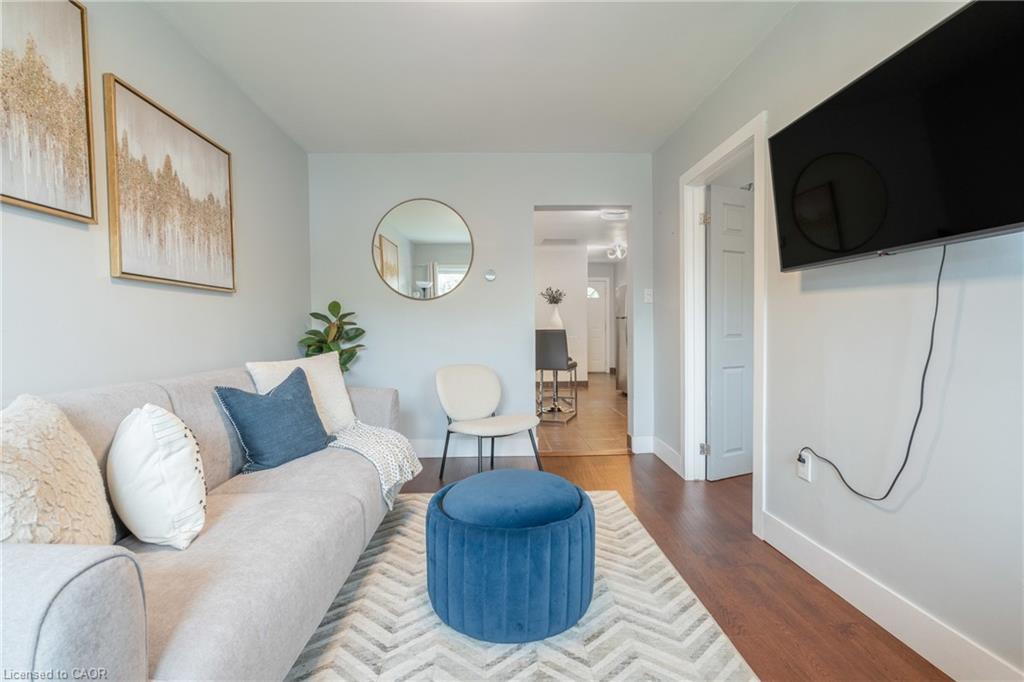 787 Knox Avenue, Hamilton, ON - Indoor Photo Showing Living Room