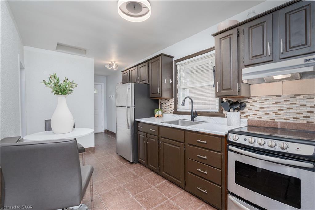 787 Knox Avenue, Hamilton, ON - Indoor Photo Showing Kitchen