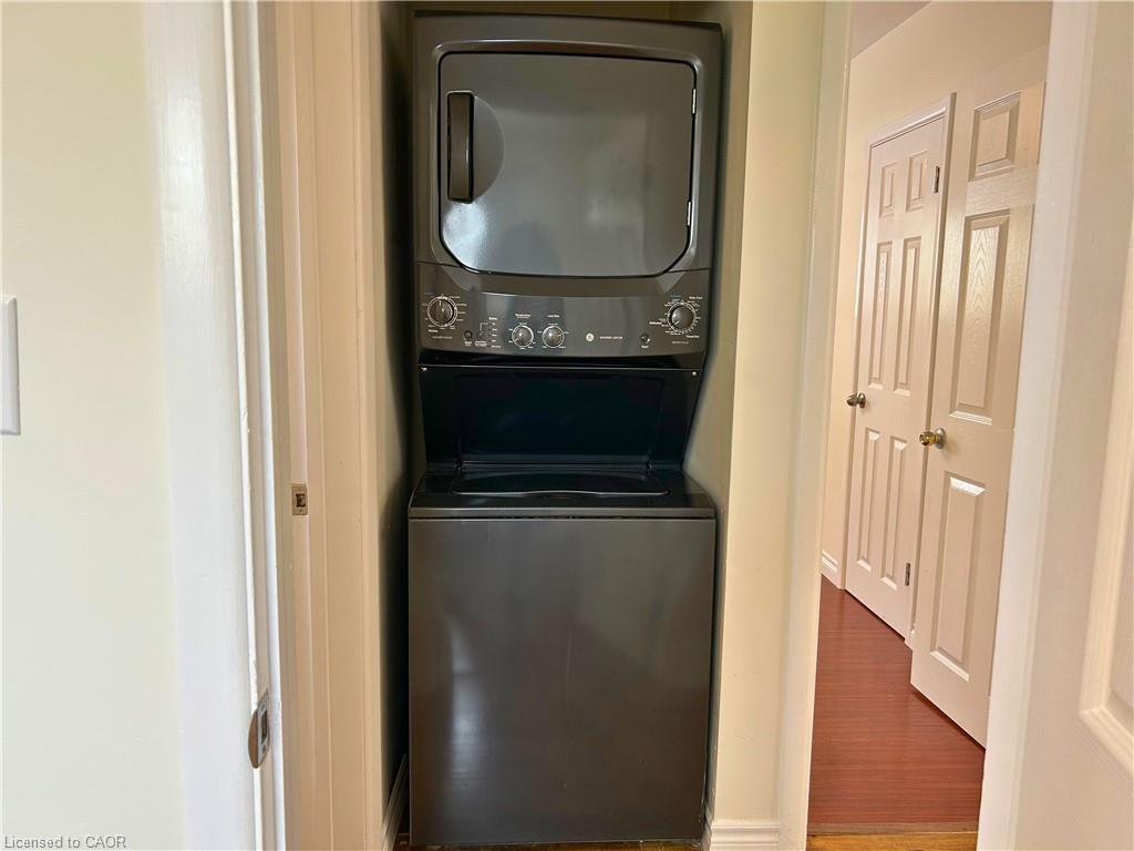 182 Metcalfe Street, Guelph, ON - Indoor Photo Showing Laundry Room
