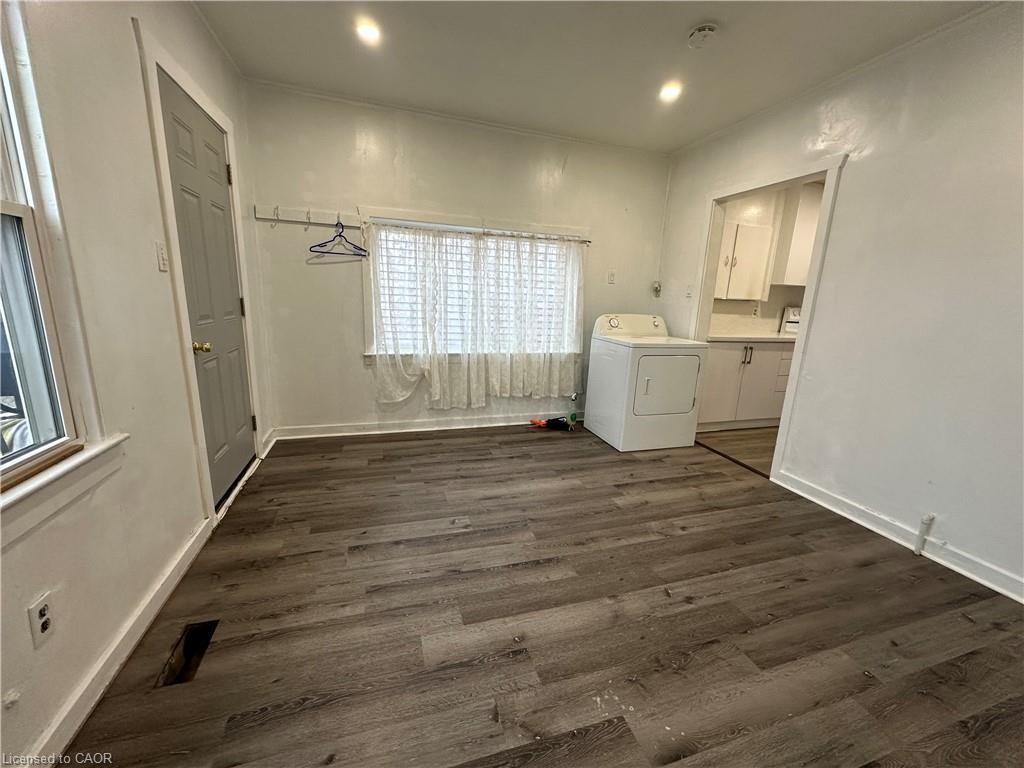21 Stapleton Avenue, Hamilton, ON - Indoor Photo Showing Laundry Room