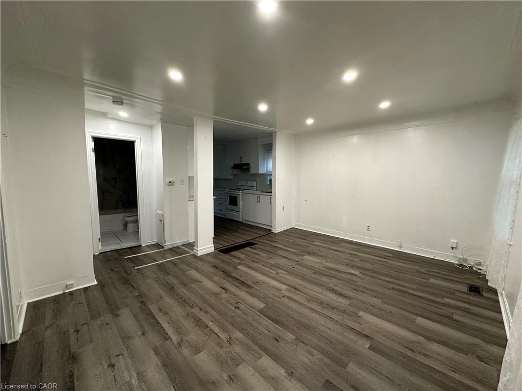 21 Stapleton Avenue, Hamilton, ON - Indoor