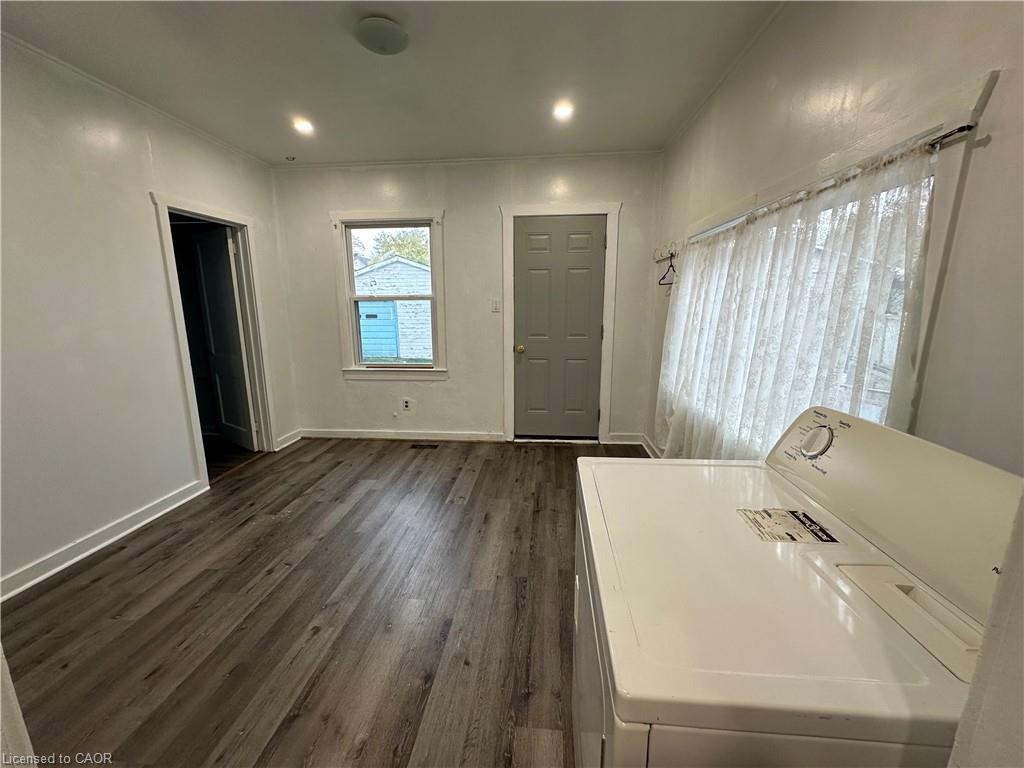 21 Stapleton Avenue, Hamilton, ON - Indoor Photo Showing Other Room