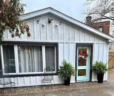 43R Elizabeth Court Hamilton, ON L8S 2P5