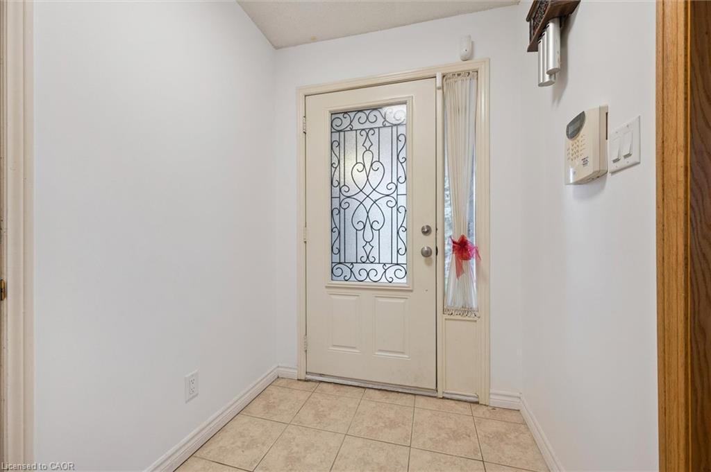 131 Woodbend Crescent, Waterloo, ON - Indoor Photo Showing Other Room