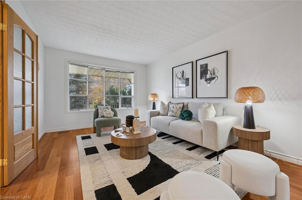 131 Woodbend Crescent, Waterloo, ON - Indoor Photo Showing Living Room