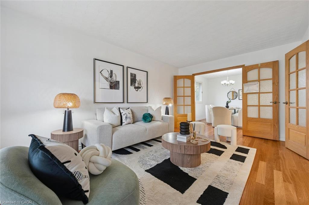 131 Woodbend Crescent, Waterloo, ON - Indoor Photo Showing Living Room