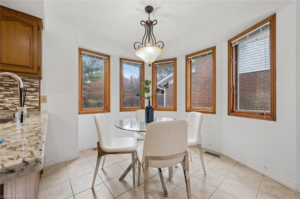 131 Woodbend Crescent, Waterloo, ON - Indoor Photo Showing Dining Room