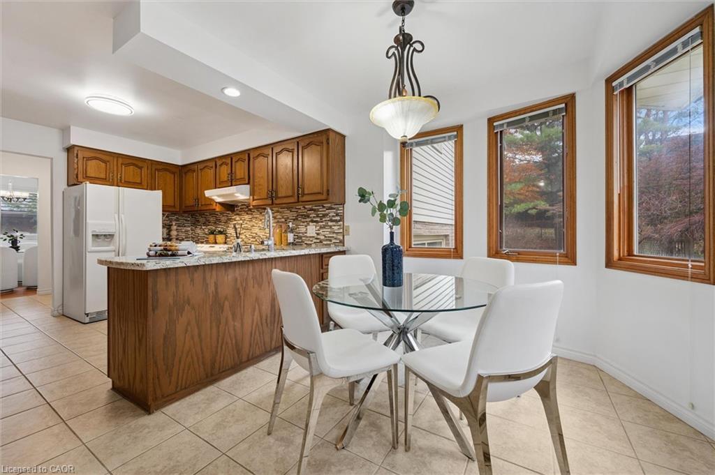 131 Woodbend Crescent, Waterloo, ON - Indoor Photo Showing Dining Room