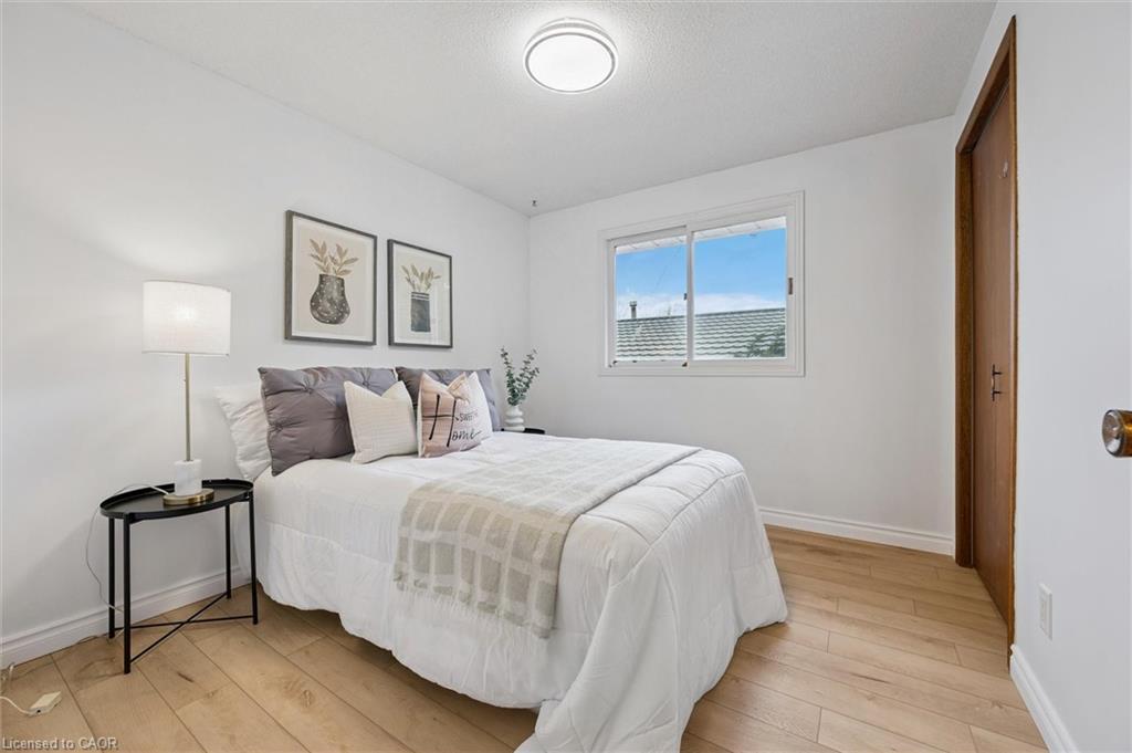 131 Woodbend Crescent, Waterloo, ON - Indoor Photo Showing Bedroom