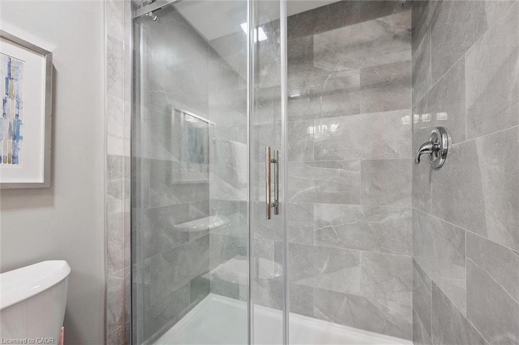 131 Woodbend Crescent, Waterloo, ON - Indoor Photo Showing Bathroom