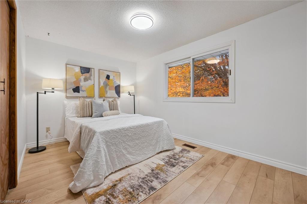 131 Woodbend Crescent, Waterloo, ON - Indoor Photo Showing Bedroom
