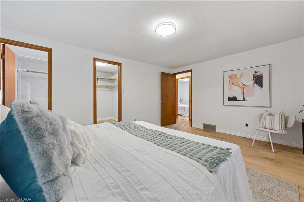 131 Woodbend Crescent, Waterloo, ON - Indoor Photo Showing Bedroom