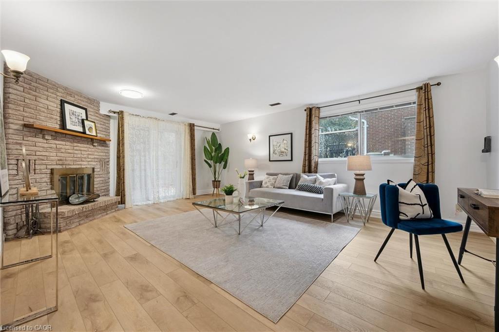 131 Woodbend Crescent, Waterloo, ON - Indoor Photo Showing Living Room With Fireplace