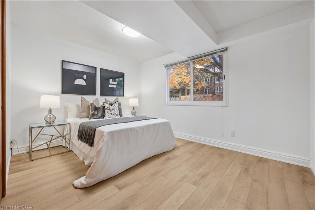 131 Woodbend Crescent, Waterloo, ON - Indoor Photo Showing Bedroom