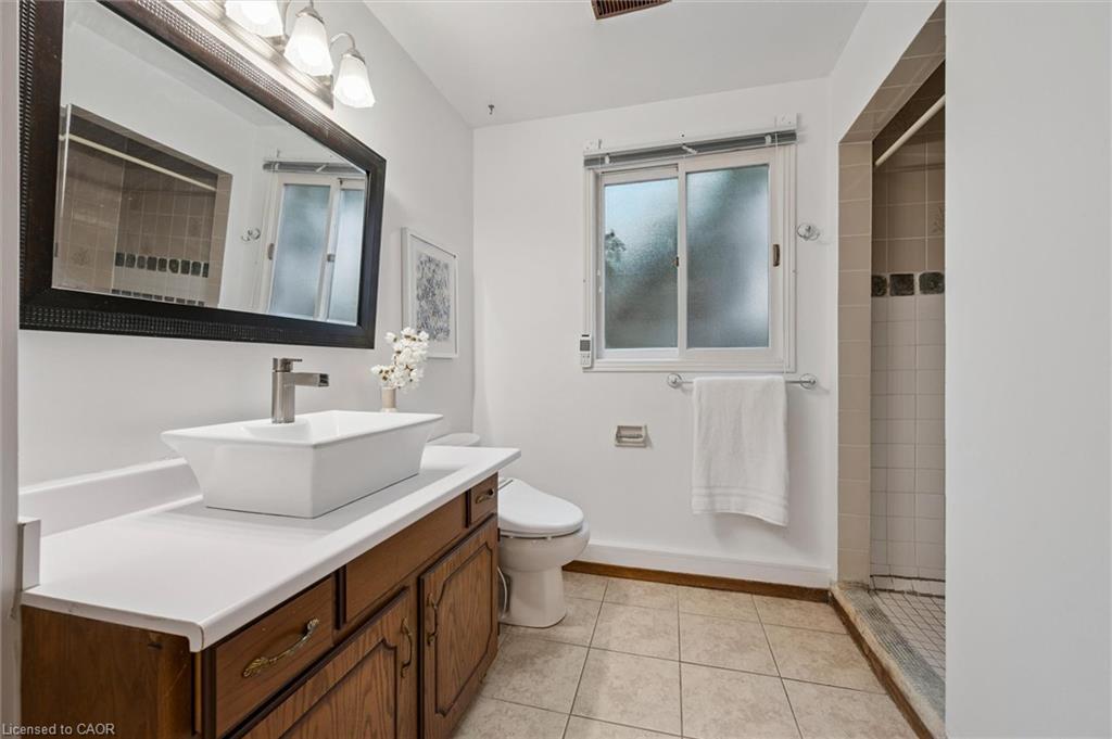 131 Woodbend Crescent, Waterloo, ON - Indoor Photo Showing Bathroom