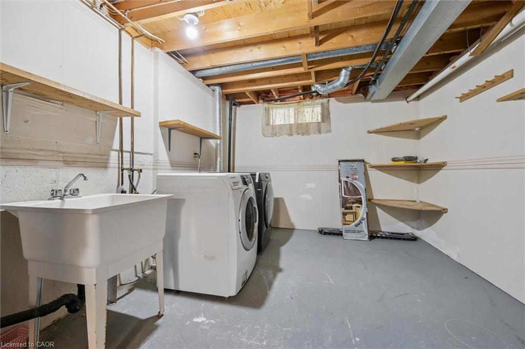 131 Woodbend Crescent, Waterloo, ON - Indoor Photo Showing Laundry Room