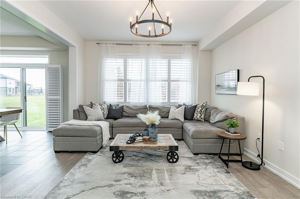 116 Whithorn Crescent, Caledonia, ON - Indoor Photo Showing Living Room