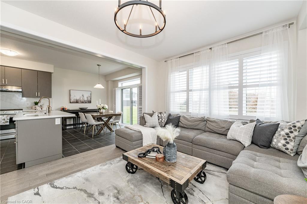 116 Whithorn Crescent, Caledonia, ON - Indoor Photo Showing Living Room