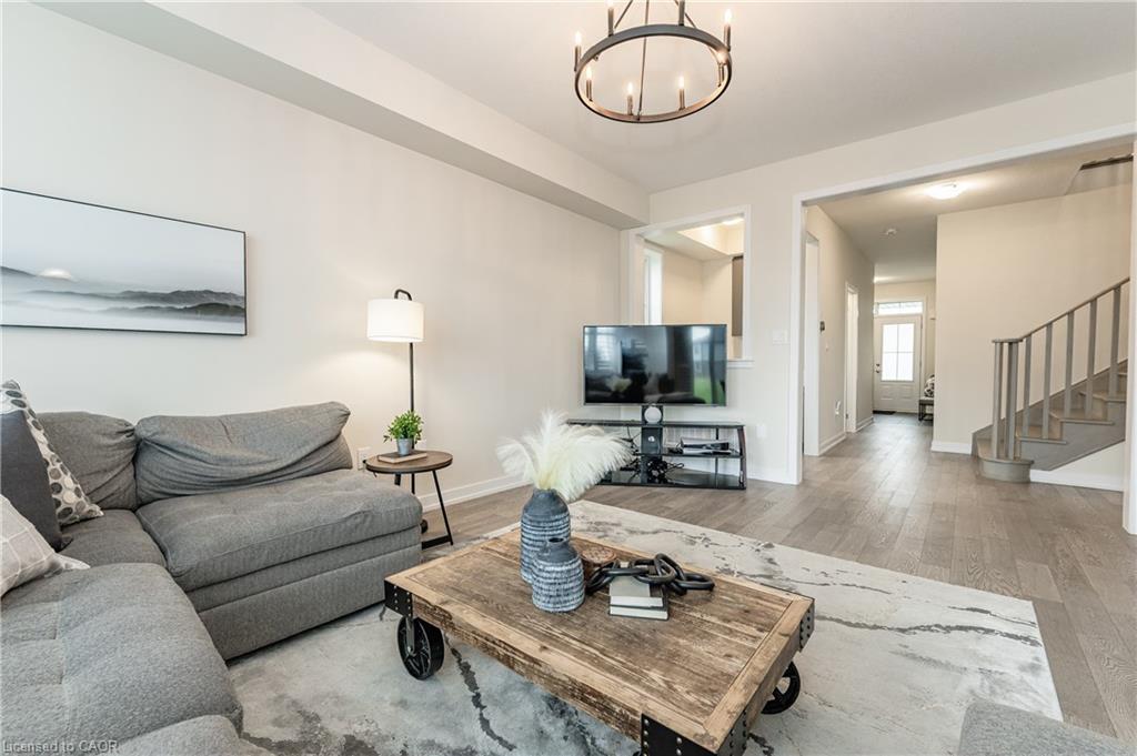 116 Whithorn Crescent, Caledonia, ON - Indoor Photo Showing Living Room