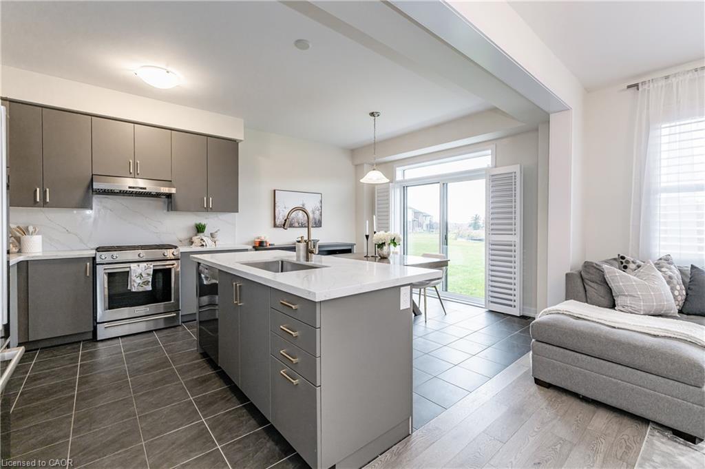 116 Whithorn Crescent, Caledonia, ON - Indoor Photo Showing Kitchen