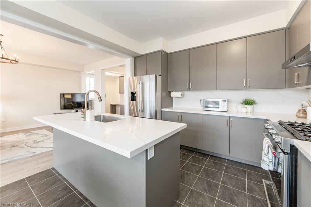 116 Whithorn Crescent, Caledonia, ON - Indoor Photo Showing Kitchen With Upgraded Kitchen