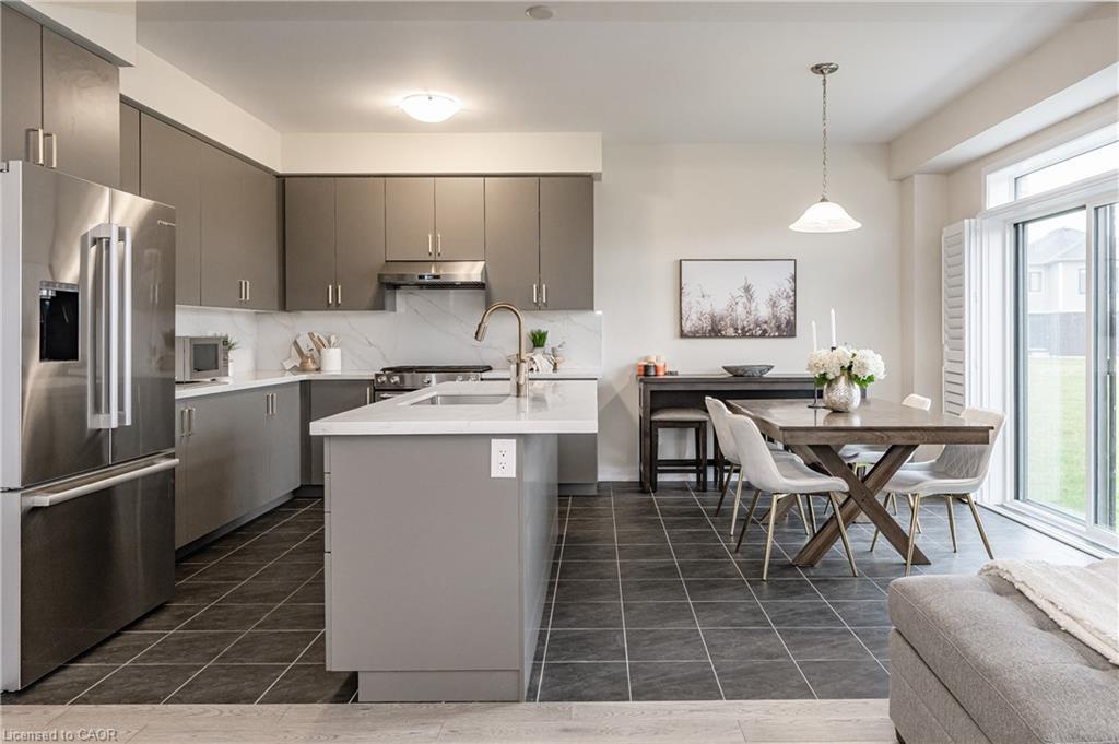 116 Whithorn Crescent, Caledonia, ON - Indoor Photo Showing Kitchen With Upgraded Kitchen