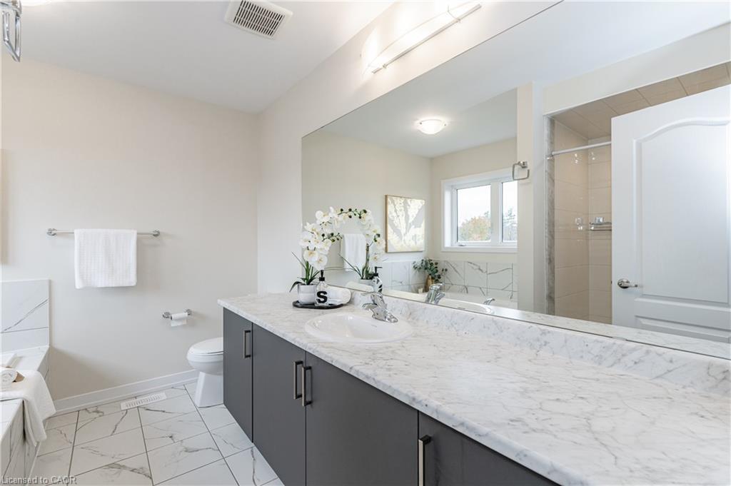116 Whithorn Crescent, Caledonia, ON - Indoor Photo Showing Bathroom