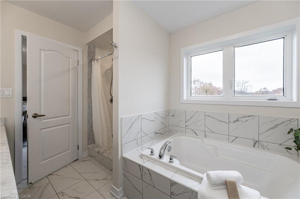 116 Whithorn Crescent, Caledonia, ON - Indoor Photo Showing Bathroom