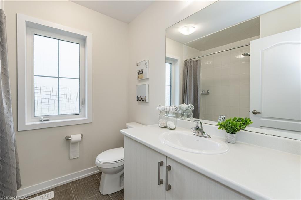 116 Whithorn Crescent, Caledonia, ON - Indoor Photo Showing Bathroom