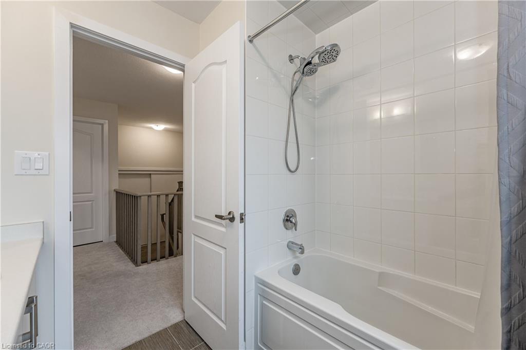 116 Whithorn Crescent, Caledonia, ON - Indoor Photo Showing Bathroom