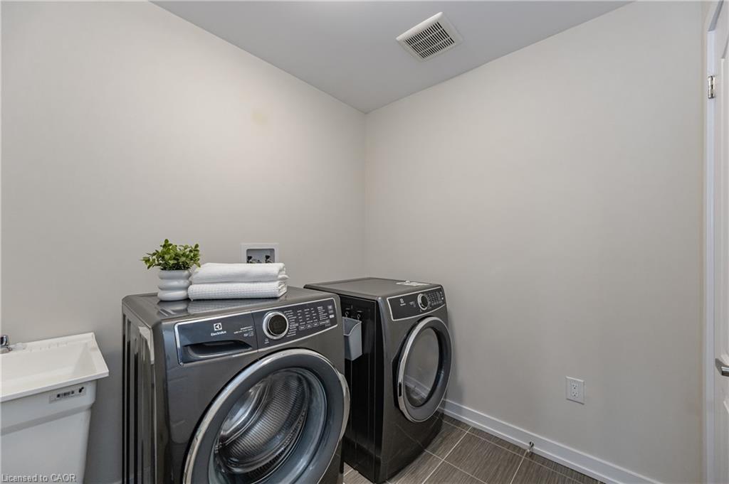 116 Whithorn Crescent, Caledonia, ON - Indoor Photo Showing Laundry Room
