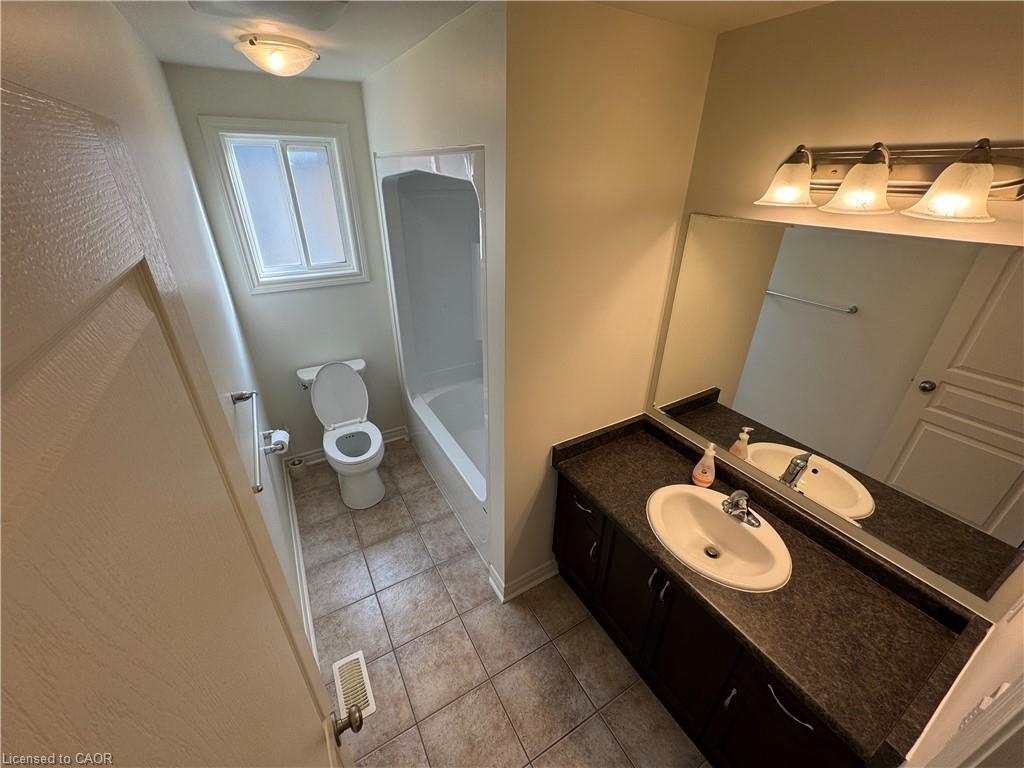 2-15 Helena Feasby Street, Kitchener, ON - Indoor Photo Showing Bathroom