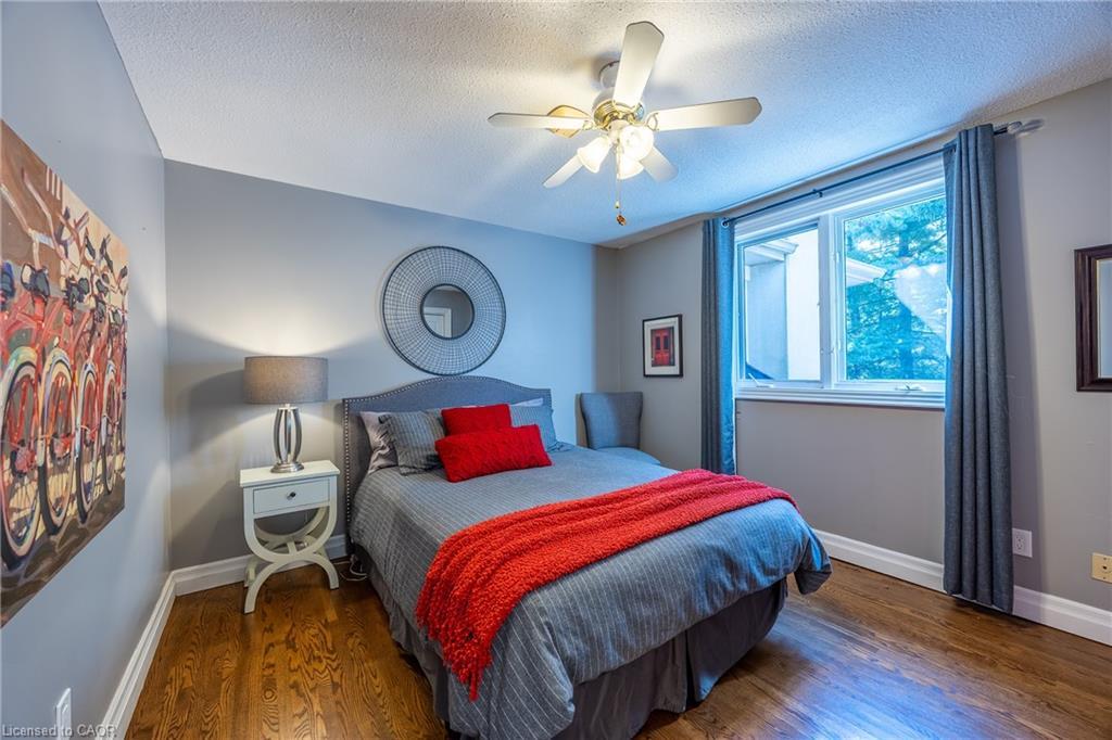 1338 Prince Albert Court, Mississauga, ON - Indoor Photo Showing Bedroom