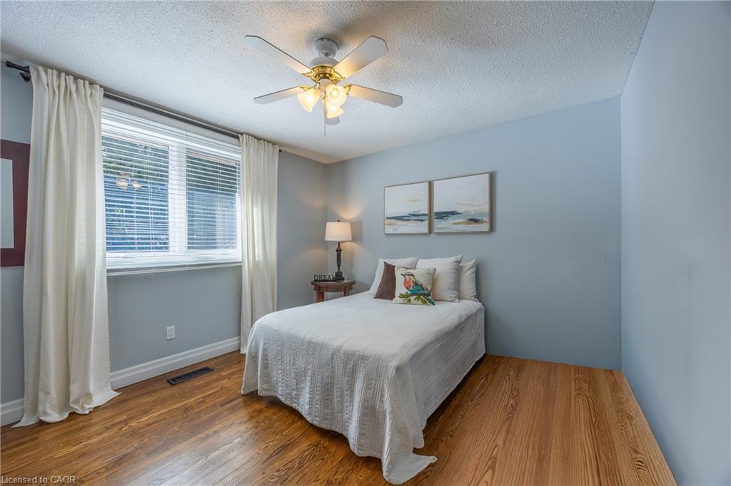 1338 Prince Albert Court, Mississauga, ON - Indoor Photo Showing Bedroom