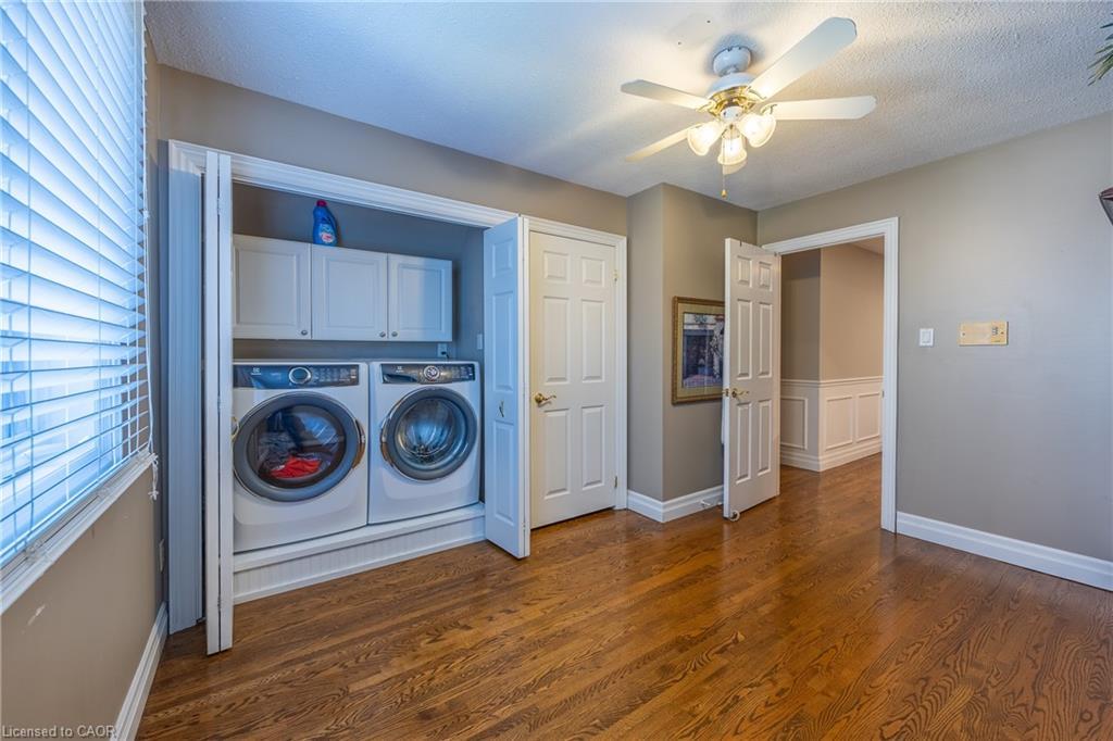 1338 Prince Albert Court, Mississauga, ON - Indoor Photo Showing Laundry Room