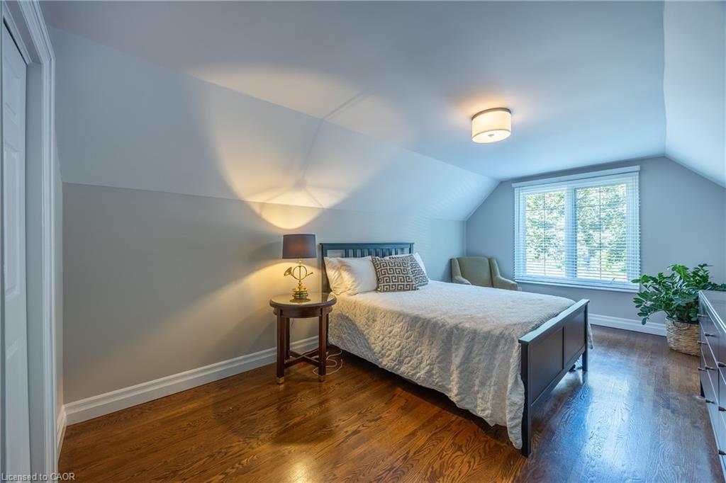 1338 Prince Albert Court, Mississauga, ON - Indoor Photo Showing Bedroom