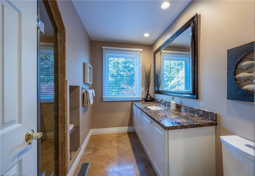 1338 Prince Albert Court, Mississauga, ON - Indoor Photo Showing Bathroom